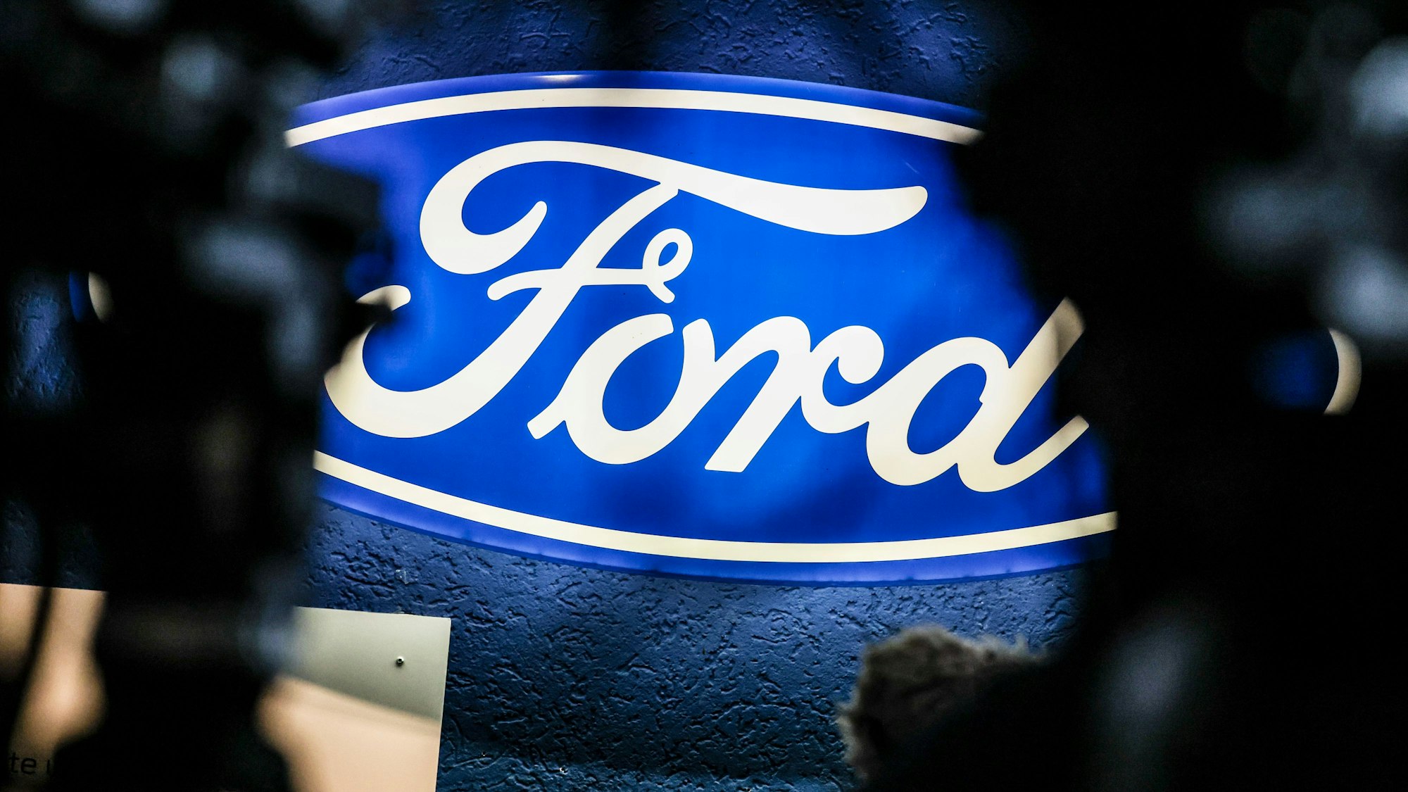 Die IG-Metall hat die Beschäftigten der Ford-Werke Köln ab Dienstag zu mehreren Warnstreiks aufgerufen.