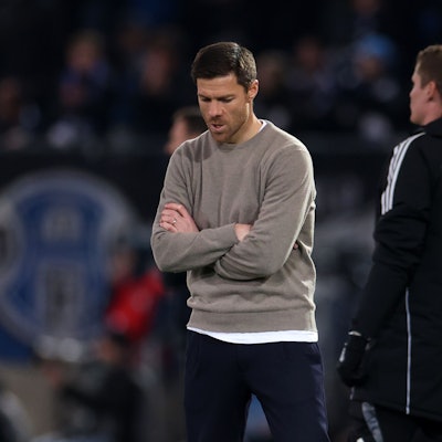 Auch Leverkusens Trainer Xabi Alonso fand auf der Bielefelder Alm keine Lösungen.