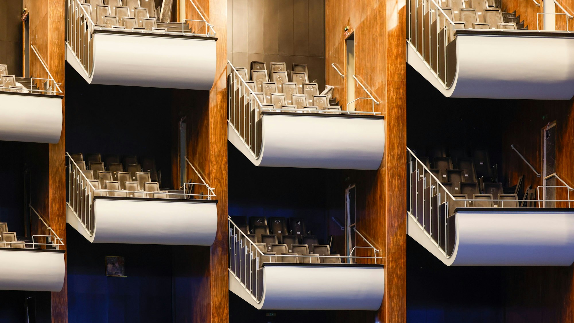 Die typischen Balkone der Oper.Letztmals hatte die Stadt im Frühjahr die Entwicklung auf der Baustelle vorgestellt.