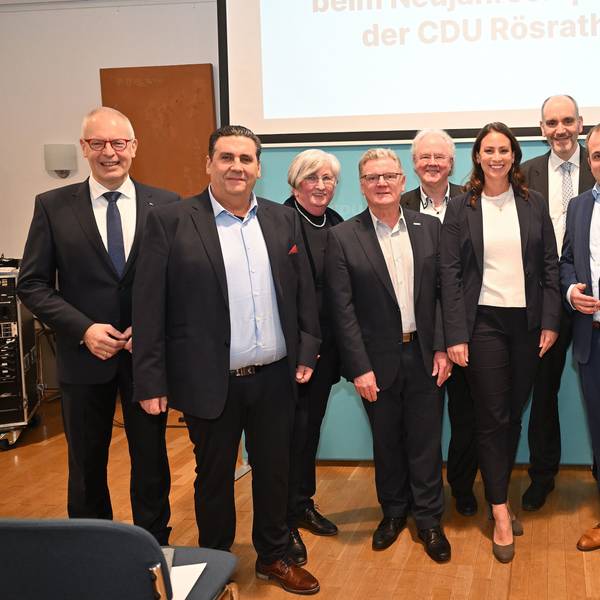 Das Gruppenbild der CDU beim Neujahrsempfang im Bürgerforum Hoffnungsthal demonstrierte Gemeinsamkeit: Doch die CDU ist in Rösrath zerstritten.