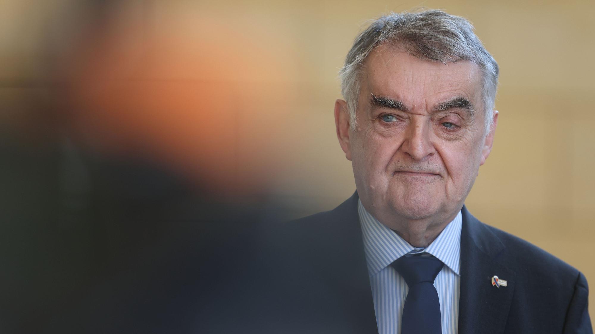 Auf dem Foto ist NRW-Innenminister Herbert Reul zu sehen.