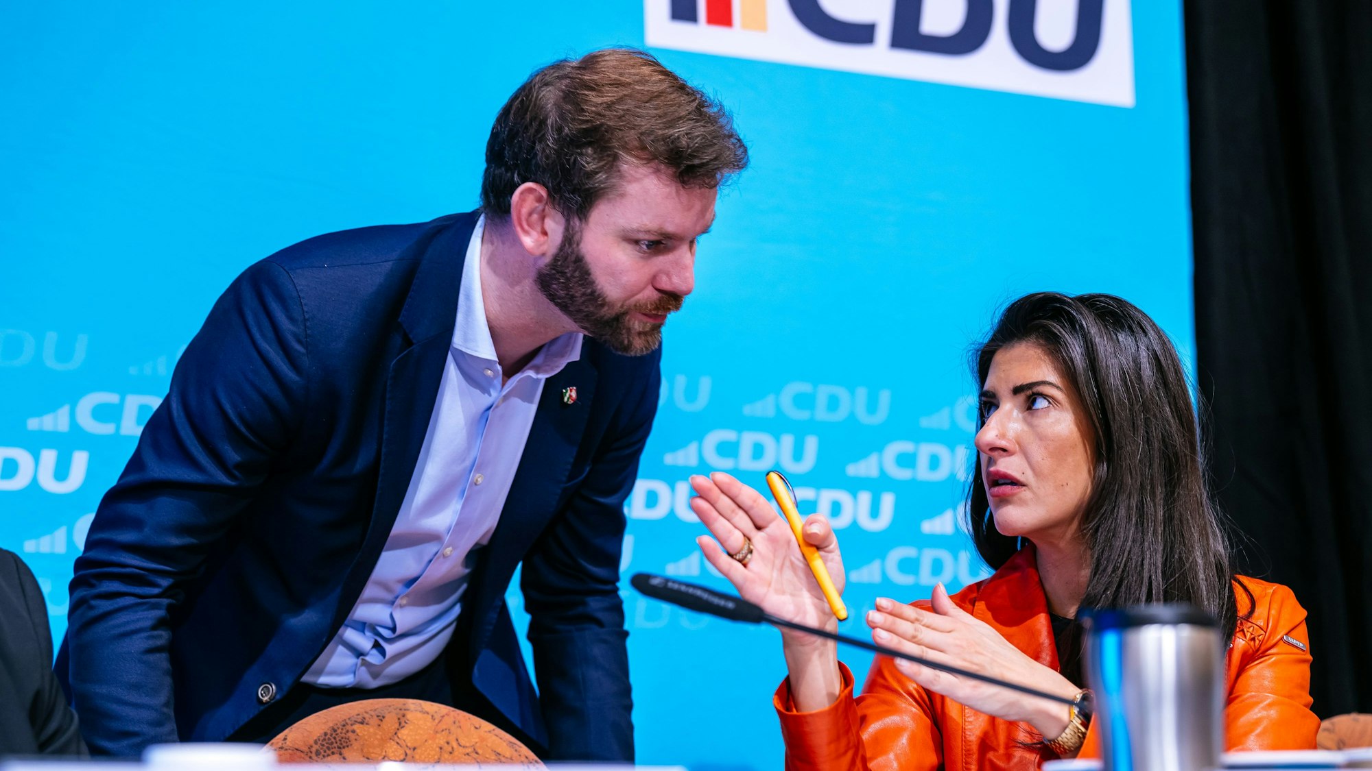 Florian Braun und Serap Güler auf einem Parteitag der CDU Köln.