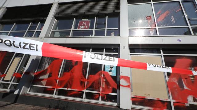 03.04.2025, Köln: Die SPD Parteizentrale an der Magnusstraße Ziel von einem Anschlag. Foto: Arton Krasniqi