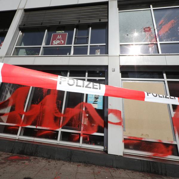 03.04.2025, Köln: Die SPD Parteizentrale an der Magnusstraße Ziel von einem Anschlag. Foto: Arton Krasniqi