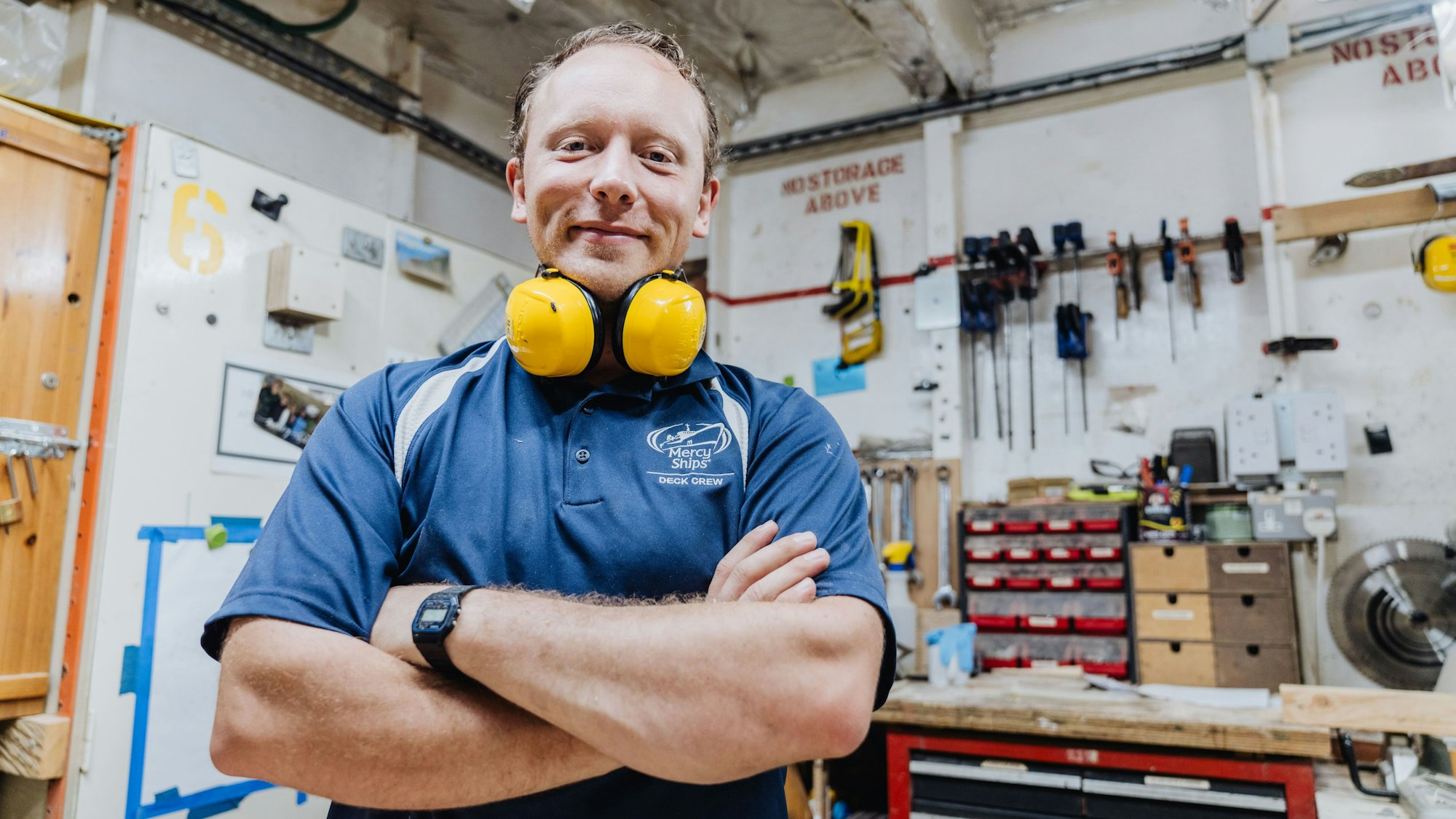 Der Kölner Schreiner arbeitet nun seit einem Jahr ehrenamtlich auf dem Schiff, um anderen zu helfen.