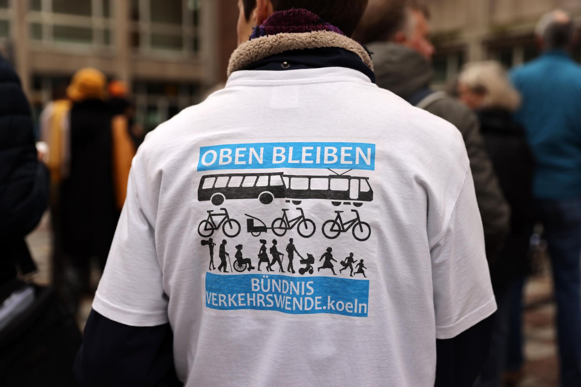 Demo gegen die Ost-West-Bahn