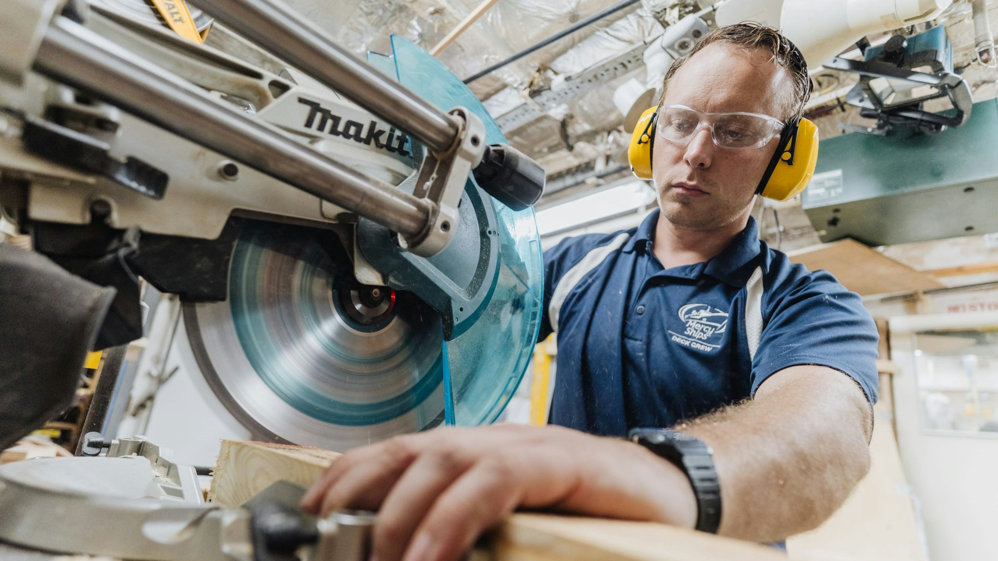Auf dem Schiff gibt es immer etwas, das repariert werden muss.