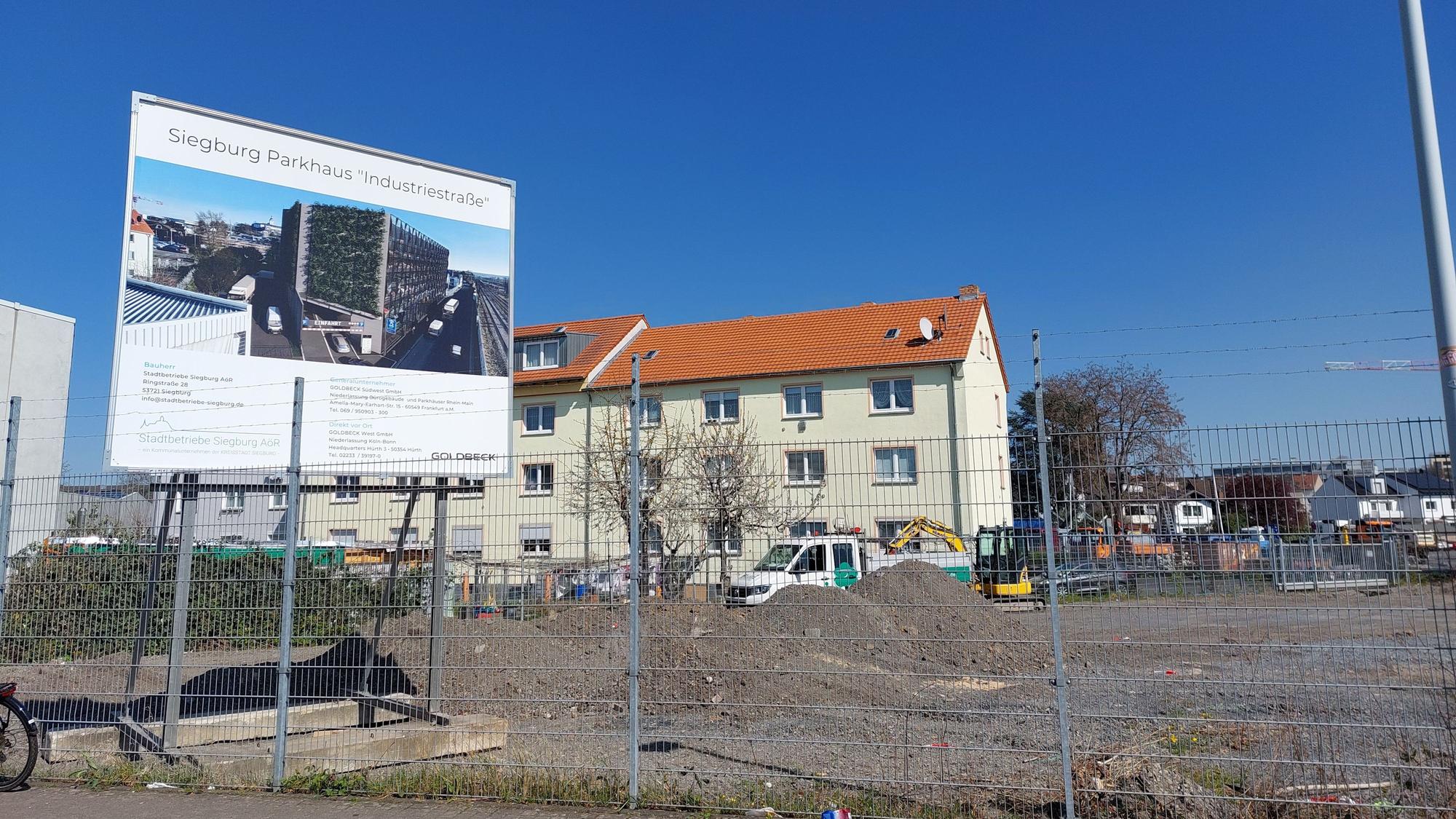 Die Bauarbeiten für das Parkhaus Industriestraße im Haufeld sollen in Siegburg nun beginnen.