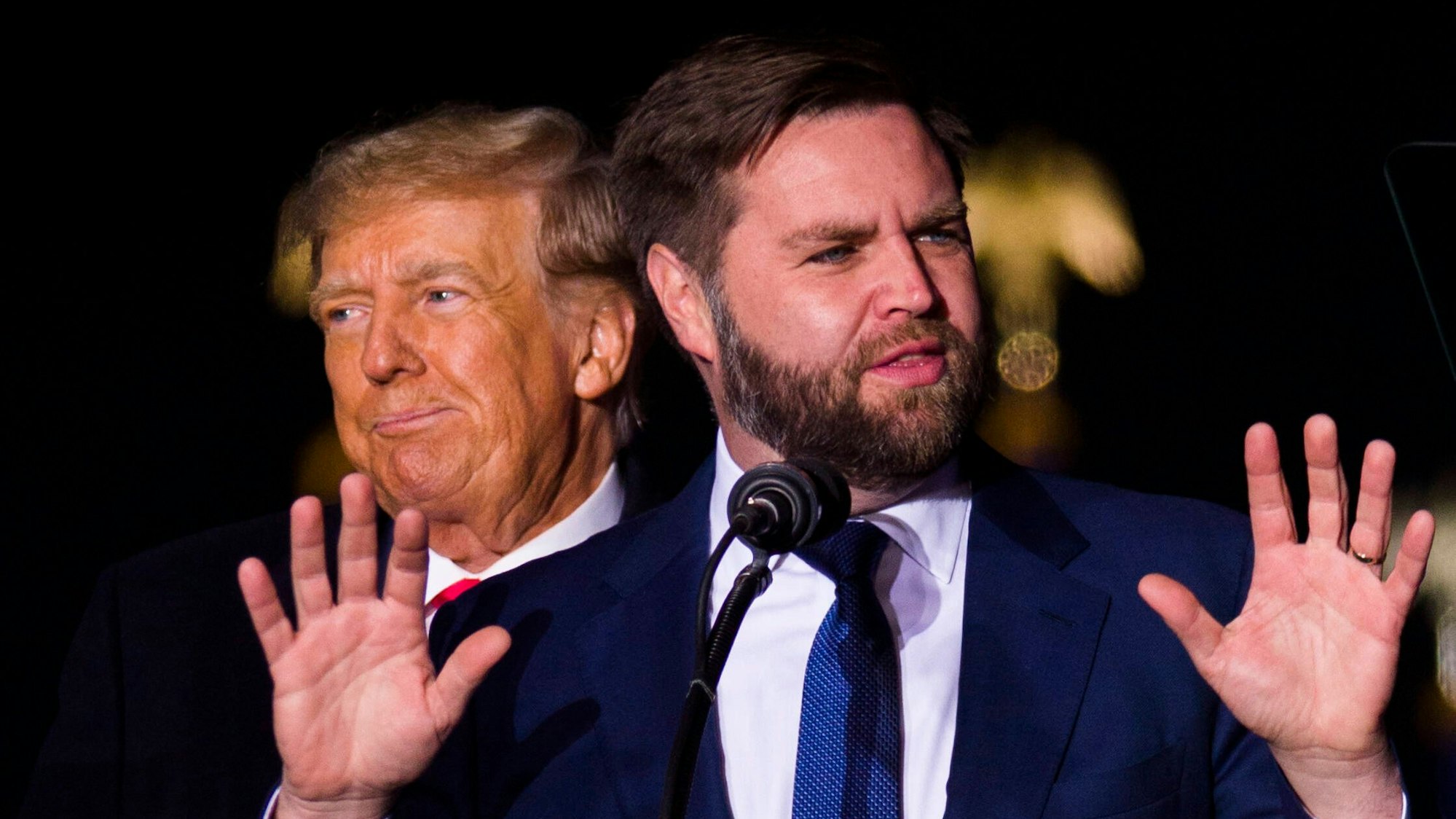 US-Präsident Donald Trump und sein Vizepräsident J.D. Vance bei einem Auftritt. (Archivbild)