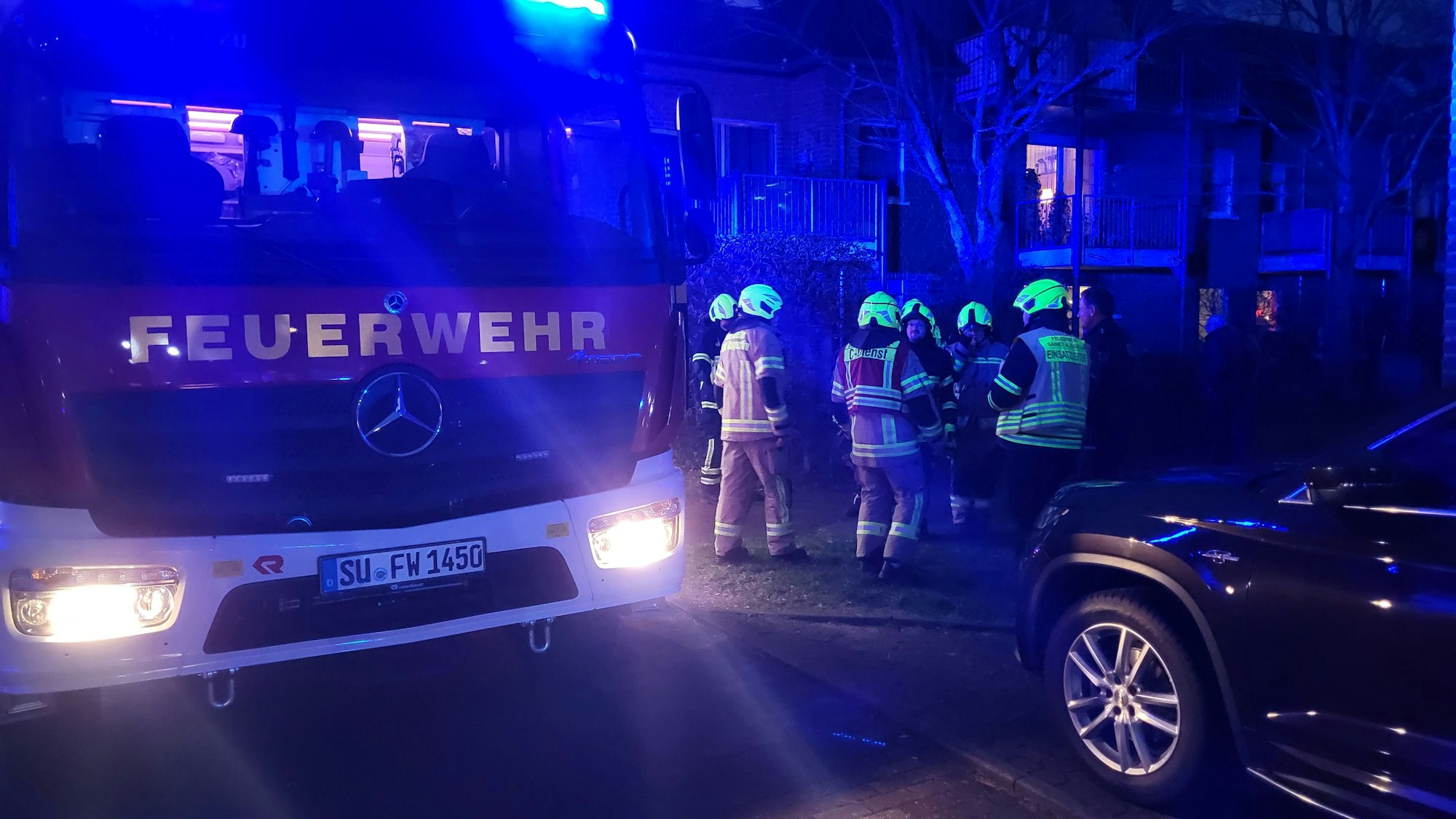 Feuerwehrleute rückten in der Nacht aus.