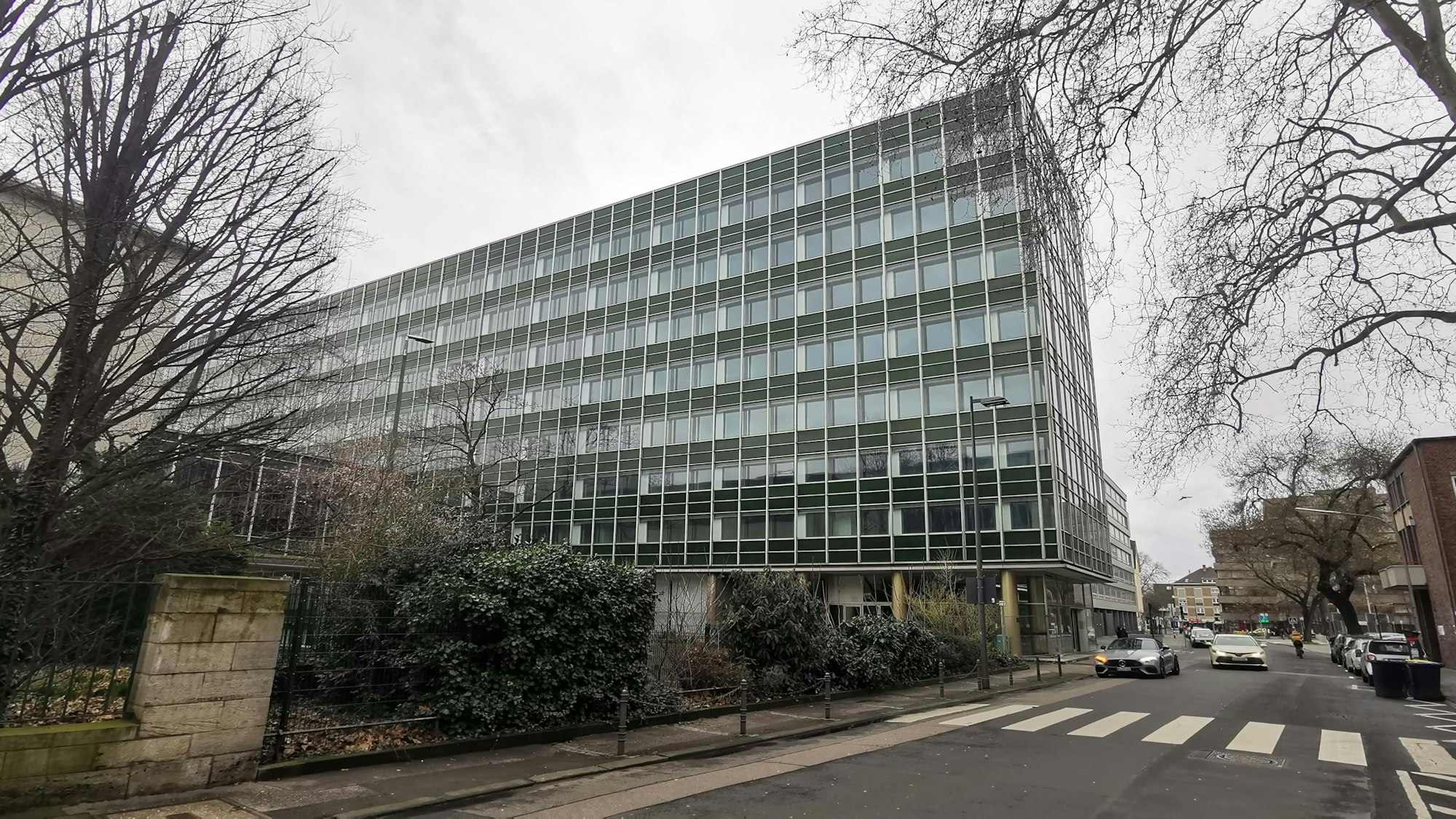Die frühere Kaufhofzentrale an der Leonhard-Tietz-Straße will die Stadt für verschiedene Funktionen nutzen.