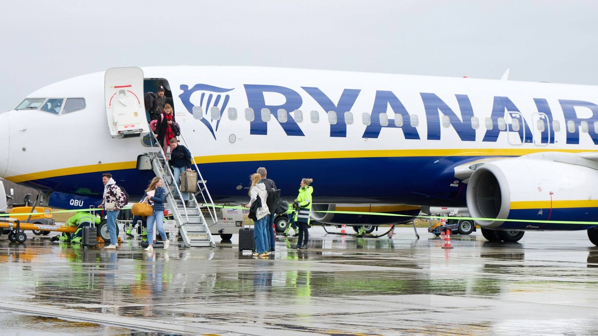 Die irische Fluggesellschaft Ryanair geht strikt gegen Passagiere vor, die sich daneben benehmen.