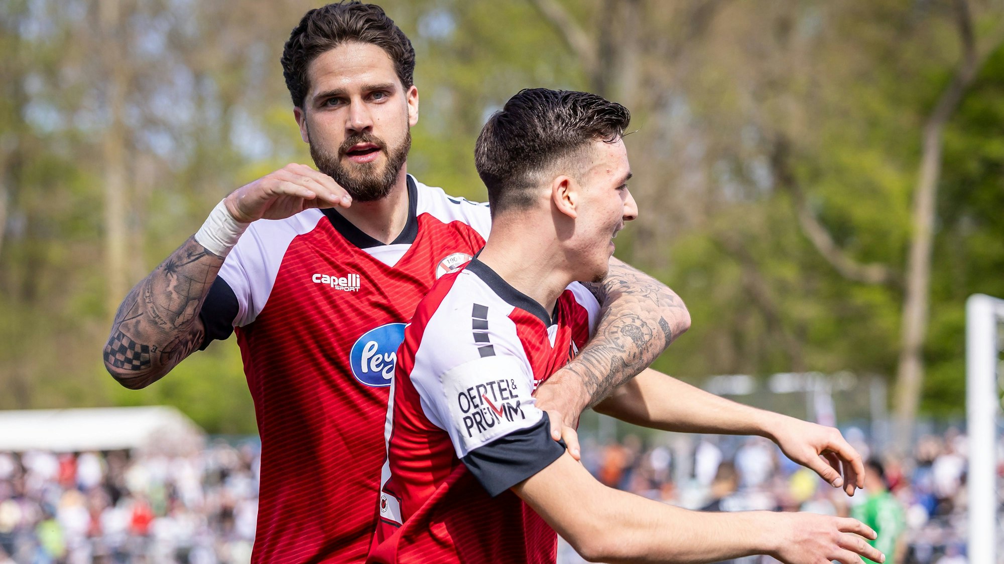 3. Liga: FC Viktoria Köln - SpVgg Unterhaching, 05.04.2025 Jubel bei Lex-Tyger Lobinger FC Viktoria Köln, 9 und Said El Mala FC Viktoria Köln, 22 Köln, 5.04.2025, 31. Spieltag der 3. Fußball-Liga, FC Viktoria Köln - SpVgg Unterhaching im Sportpark Hoehenberg in Köln. Die DFL-Bestimmungen verbieten die Verwendung von Fotografien als Bildsequenzen und / oder Quasi-Videos. *** 3 Liga FC Viktoria Köln SpVgg Unterhaching, 05 04 2025 Cheers for Lex Tyger Lobinger FC Viktoria Köln, 9 and Said El Mala FC Viktoria Köln, 22 Cologne, 5 04 2025, 31 Matchday of the 3 Football League, FC Viktoria Köln SpVgg Unterhaching at Sportpark Hoehenberg in Cologne The DFL regulations prohibit the use of photographs as image sequences and or quasi videos Copyright: xBEAUTIFULxSPORTS/LeahxKohringx