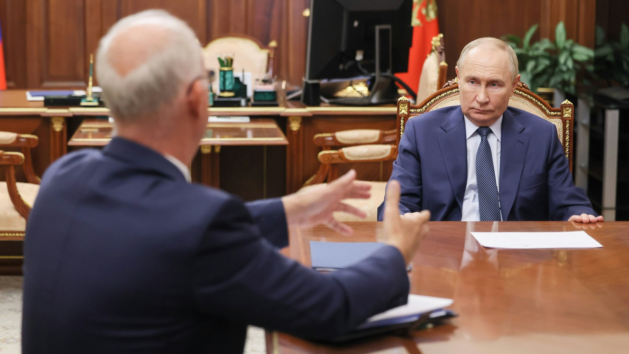 Kirill Dmitrijew im Gespräch mit Kremlchef Wladimir Putin. (Archivbild)