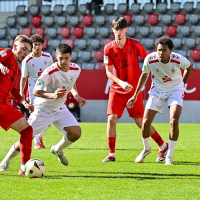 DFB U19-Nachwuchsliga Hauptrunde: FC Bayern München U19 - 1. FC Köln U19 09.03.2025 im Duell Lennart KARL FCB 7 und San-Luca SPITALI 1. FC Koeln U19 3 / Zweikampf / A-Junioren Bundesliga: FC Bayern Muenchen U19 - 1. FC Koeln U19, FC Bayern Campus am 09.03.2025 *** DFB U19 Junior League main round FC Bayern München U19 1 FC Köln U19 09 03 2025 in duel Lennart KARL FCB 7 and San Luca SPITALI 1 FC Koeln U19 3 duel A Junior Bundesliga FC Bayern Muenchen U19 1 FC Koeln U19, FC Bayern Campus on 09 03 2025 Copyright: xBEAUTIFULxSPORTS/Goldbergx