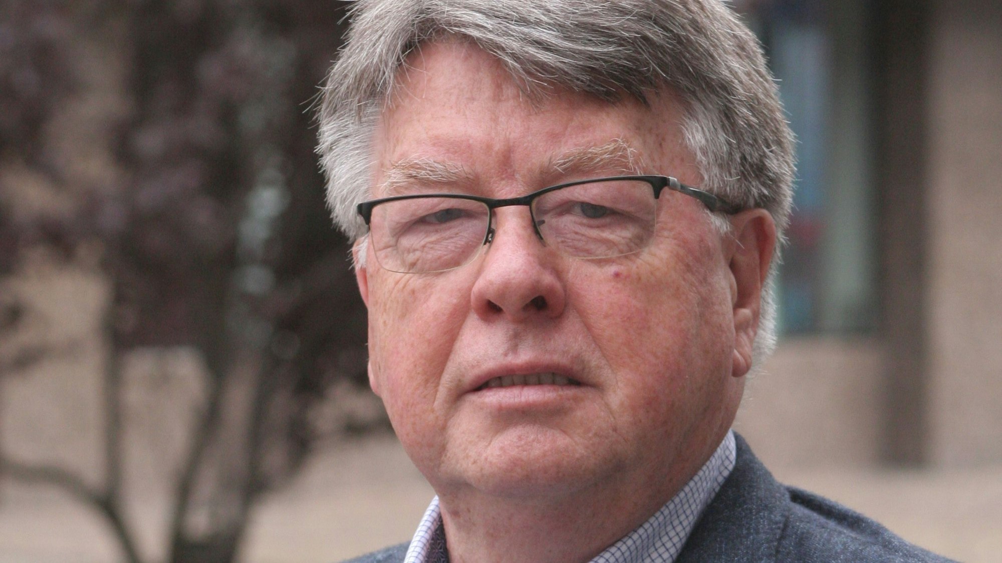 Das Bild zeigt den BSW- Landratskandidat für den Rhein-Erft-Kreis, Hans Decruppe, aus Bergheim.