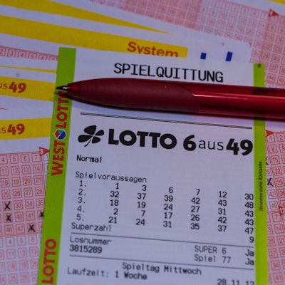 Die Spielquittung (Symbolfoto) sollten Lotto-Spieler immer gut aufbewahren. Der Millionen-Gewinner weiß vielleicht noch gar nichts von seinem Glück.