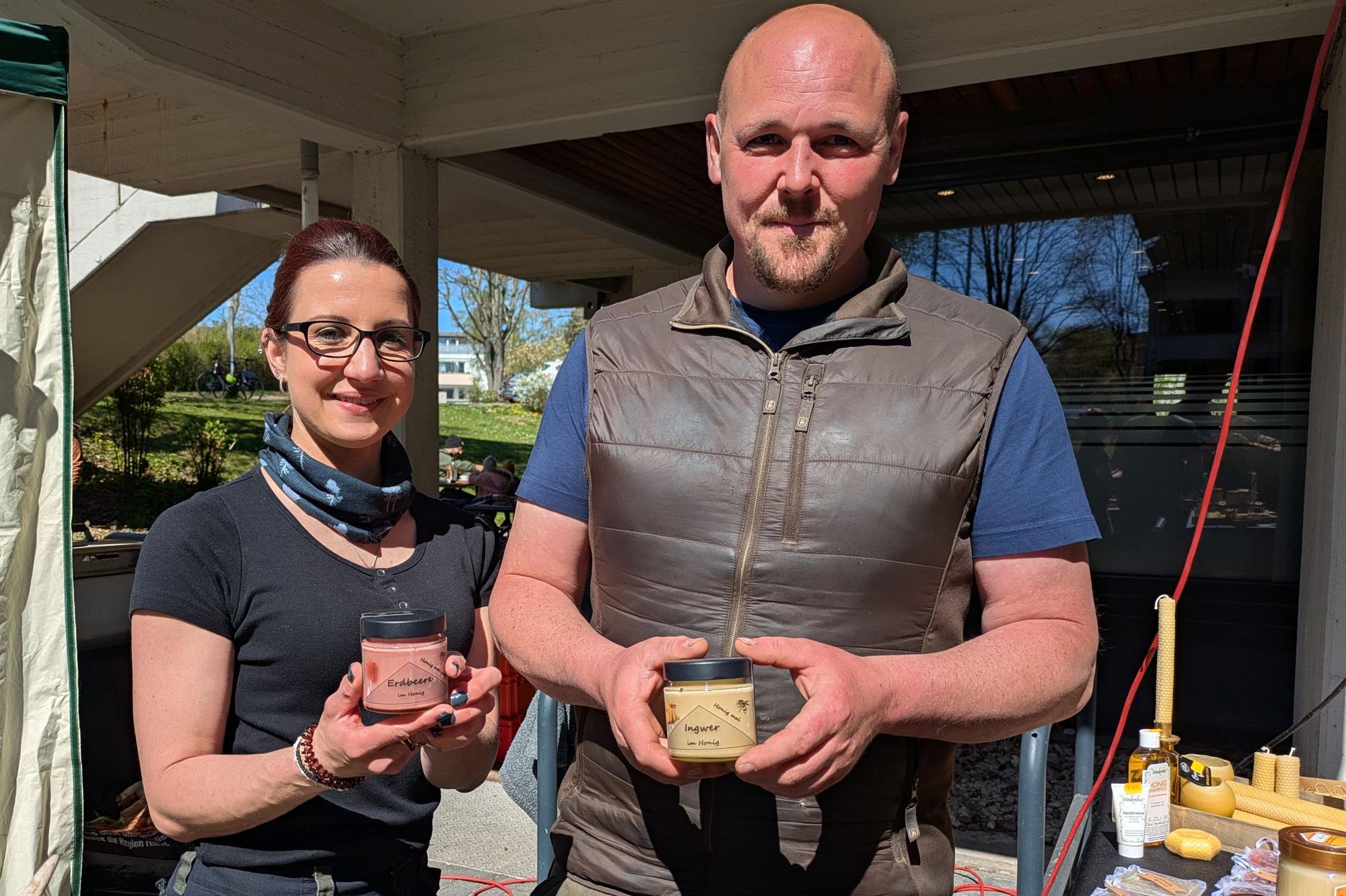 Sarah Schaup und Daniel Kessel hatten originelle Honigkreationen im Angebot.