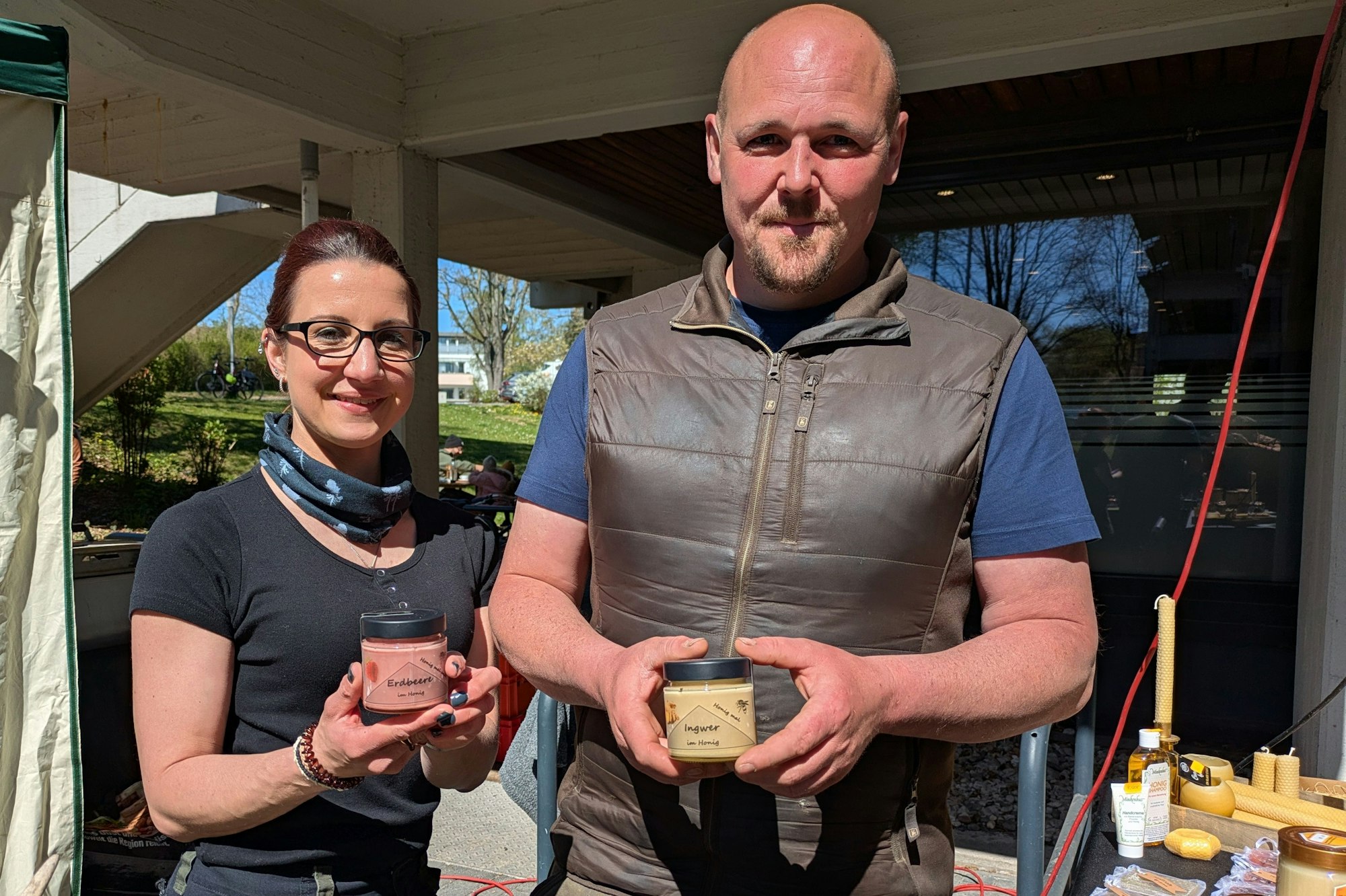 Sarah Schaup und Daniel Kessel hatten originelle Honigkreationen im Angebot.