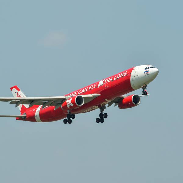 AirAsia X Airbus A330-300 bei der Landung.