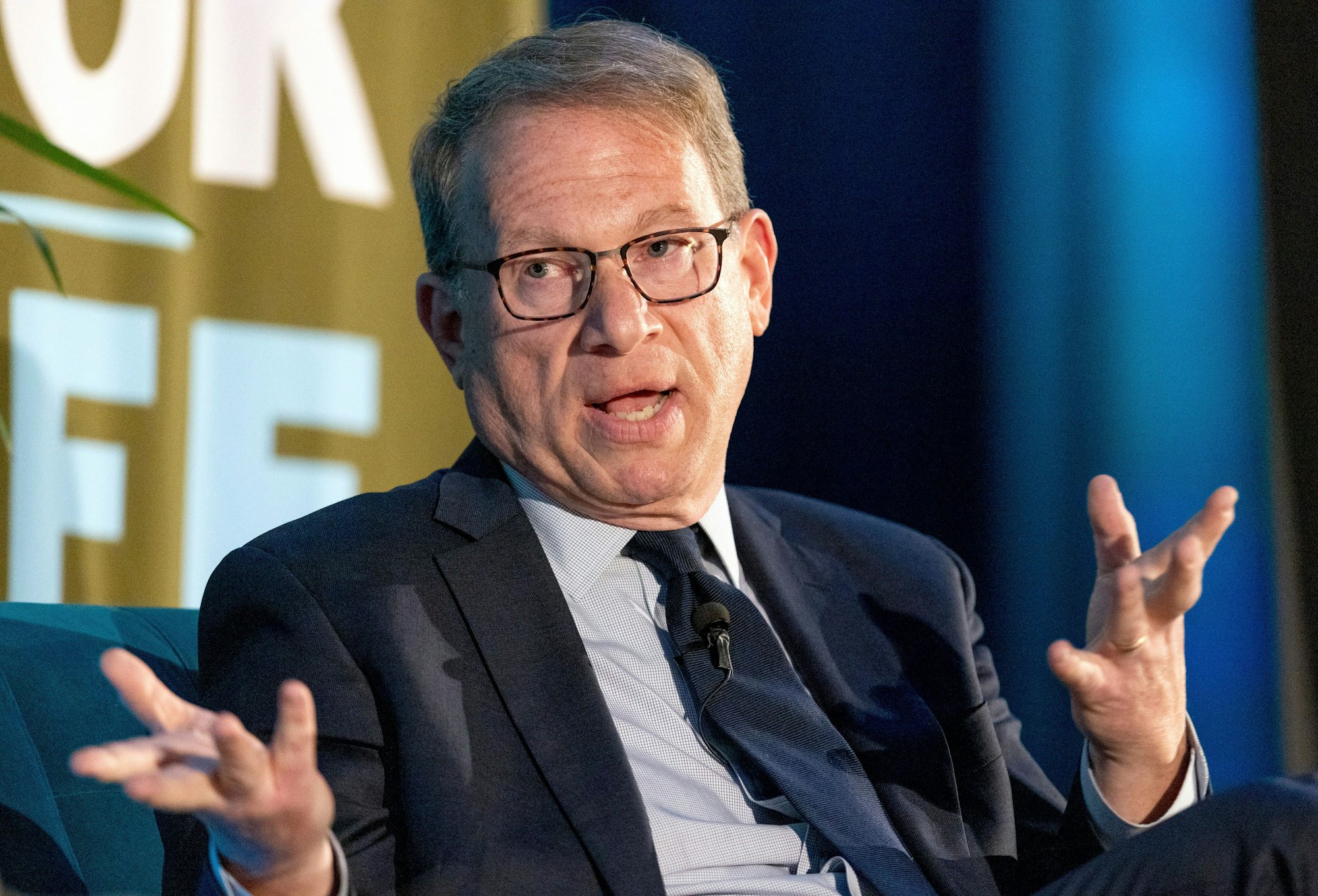 27.03.2025, USA, New Orleans: Jeffrey Goldberg, Chefredakteur von The Atlantic, spricht während eines Interviews auf dem New Orleans Book Festival an der Tulane University in New Orleans. Foto: Brett Duke/The Advocate via AP/dpa - ACHTUNG: Nur zur redaktionellen Verwendung und nur mit vollständiger Nennung des vorstehenden Credits +++ dpa-Bildfunk +++