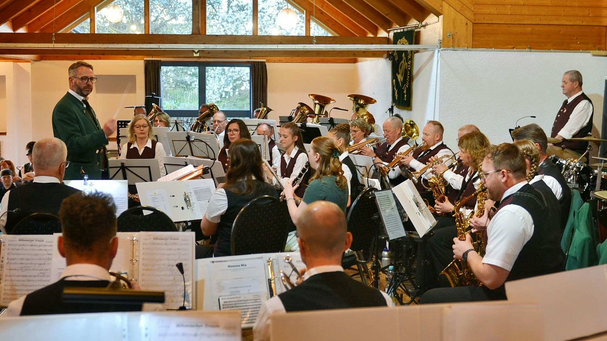 Musiker des Musikvereins Eicks beim Konzert in der Bürgerhalle in Kommern