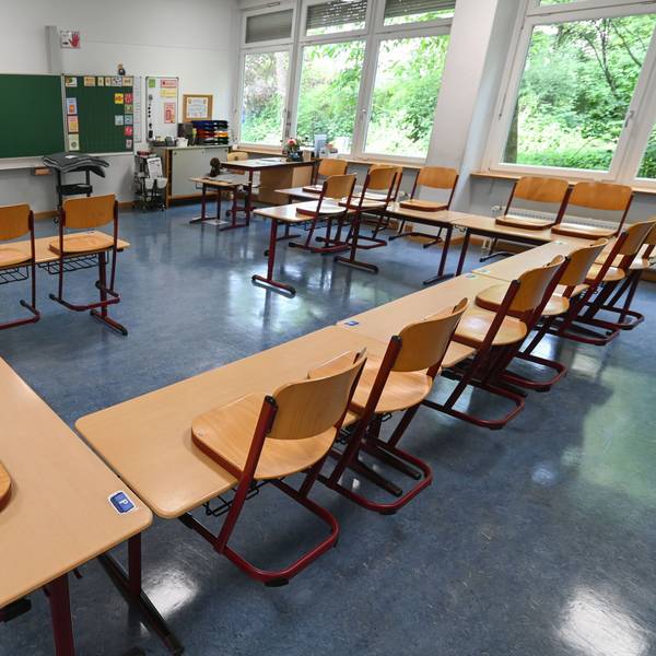 Auf dem Bild ist ein Klassenraum zu sehen. (Symbolbild)