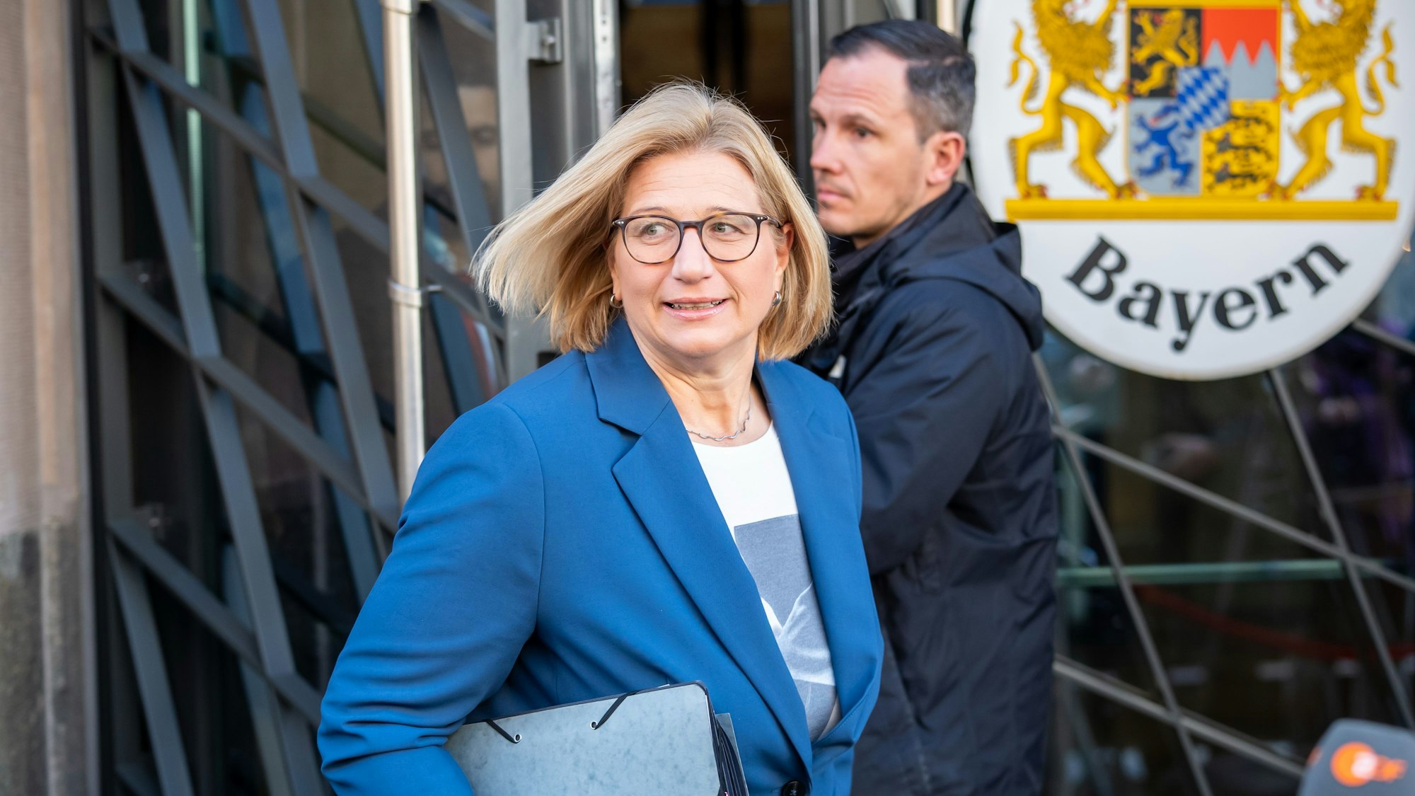 Anke Rehlinger (SPD), Ministerpräsidentin des Saarland, kommt zur Fortsetzung der Koalitionsverhandlungen von Union und SPD.