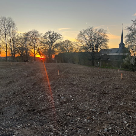 Auf dieser Fläche stand früher das alte Feuerwehrhaus, das inzwischen abgerissen worden ist. Jetzt soll hier das Kultur- und Heimathaus Stadt Blankenberg entstehen.