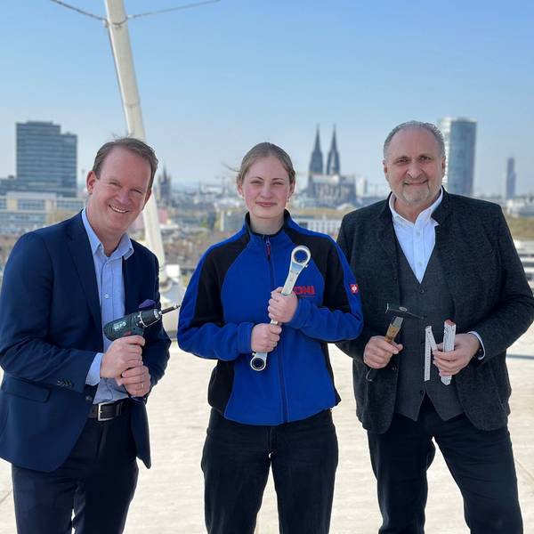 Startklar für die Messe: Arena-Chef Stefan Löcher (v.l.), Auzubi-Botschafterin Anna Lohde und Hans Peter Wollseifer, Präsident der Handwerkskammer zu Köln