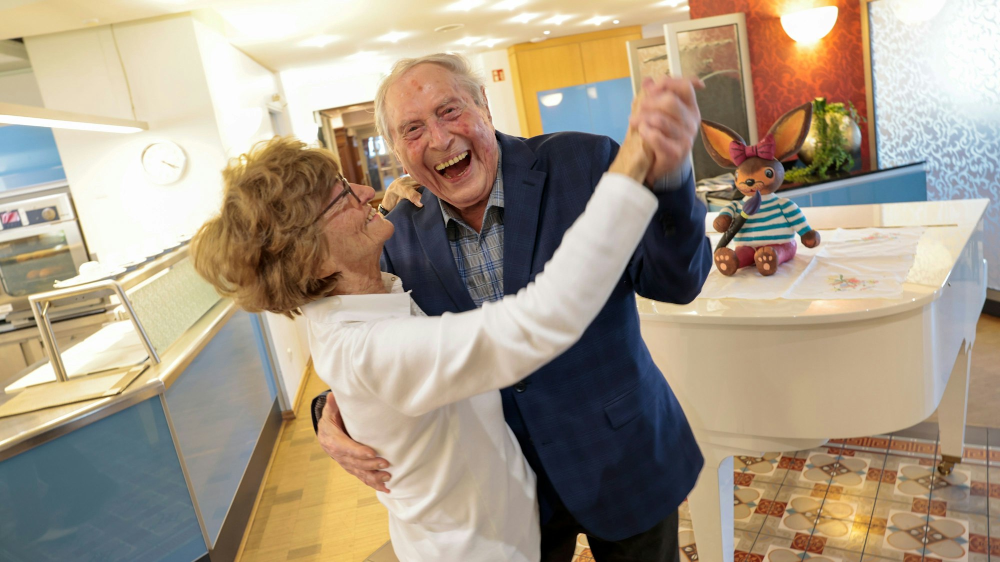 Brigitte "Biggi" Fahnenschreiber mit Ludwig Sebus, Krätzchensänger, Komponist und Textdichter