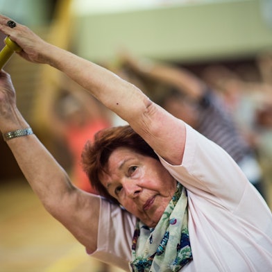 Koordinations- und Krafttraining sind wichtig, um im Alter aktiv und beweglich bleiben zu können.