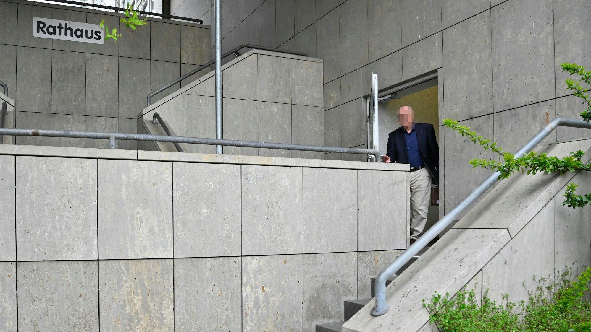 Eingang zur Tiefgarage am Rathaus.