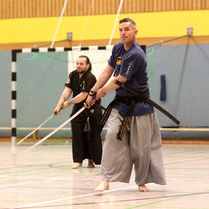 Dino Zimmermann trainiert in Neunkirchen zweimal in der Woche mit seinen Schülern. Der Meister hat den 2. Dan in der Sportart Haidong Gumdo.