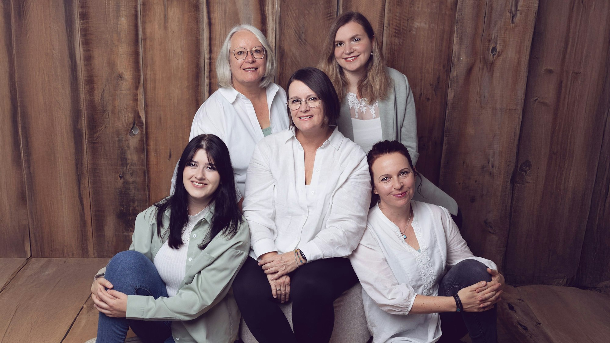 Das Foto zeigt die Hebammen der Praxis „Kleine Wunder“.