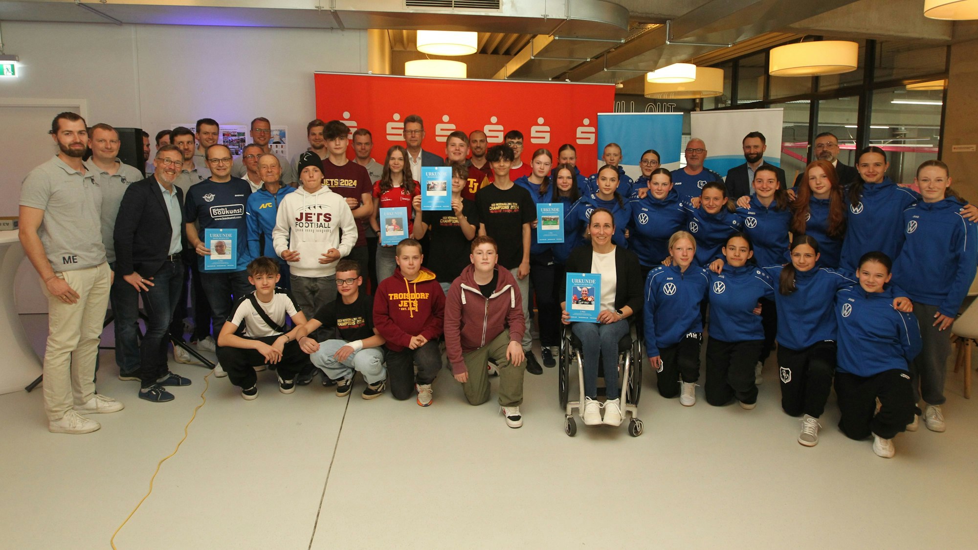 Die Siegerehrung der Sportlerwahl 2024 fand in der Trampolinhalle „Sprungraum“ in Troisdorf-Spich statt.