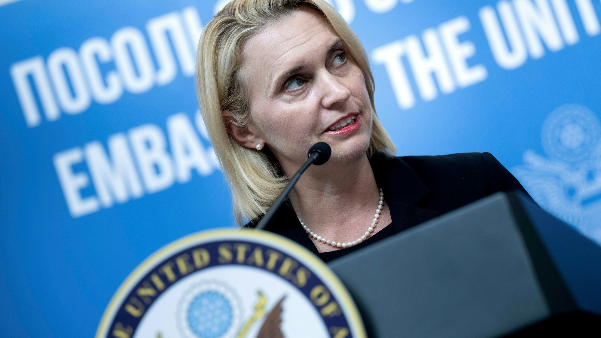 Bridget Brink, US-Botschafterin in der Ukraine, stellte den damaligen US-Außenminister Blinken vor. (Archivbild)