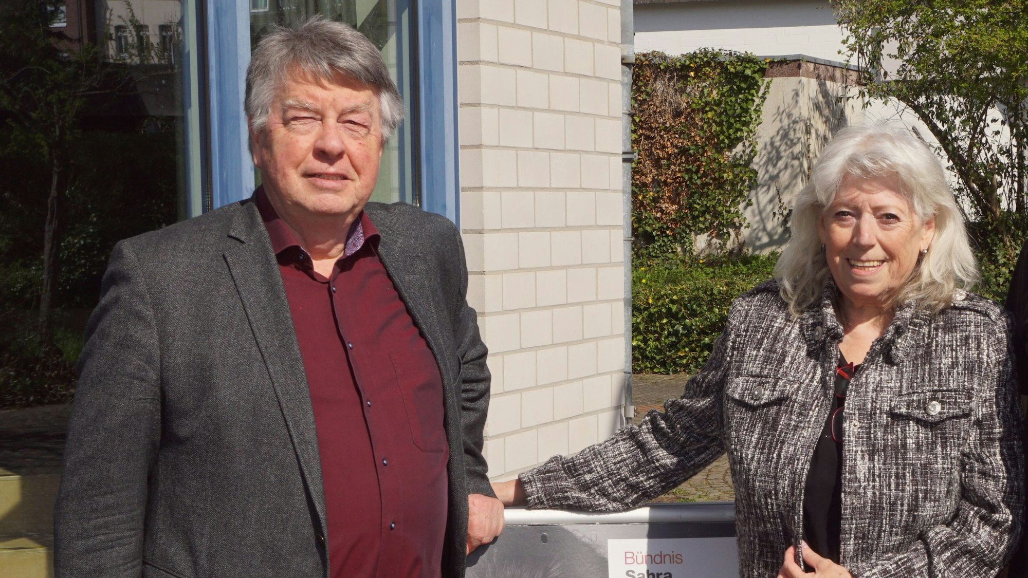 Hans Decruppe (l.) und Martina Thomas vom BSW müssen künftig eine Gruppe im Kreistag des Rhein-Erft-Kreises bilden.