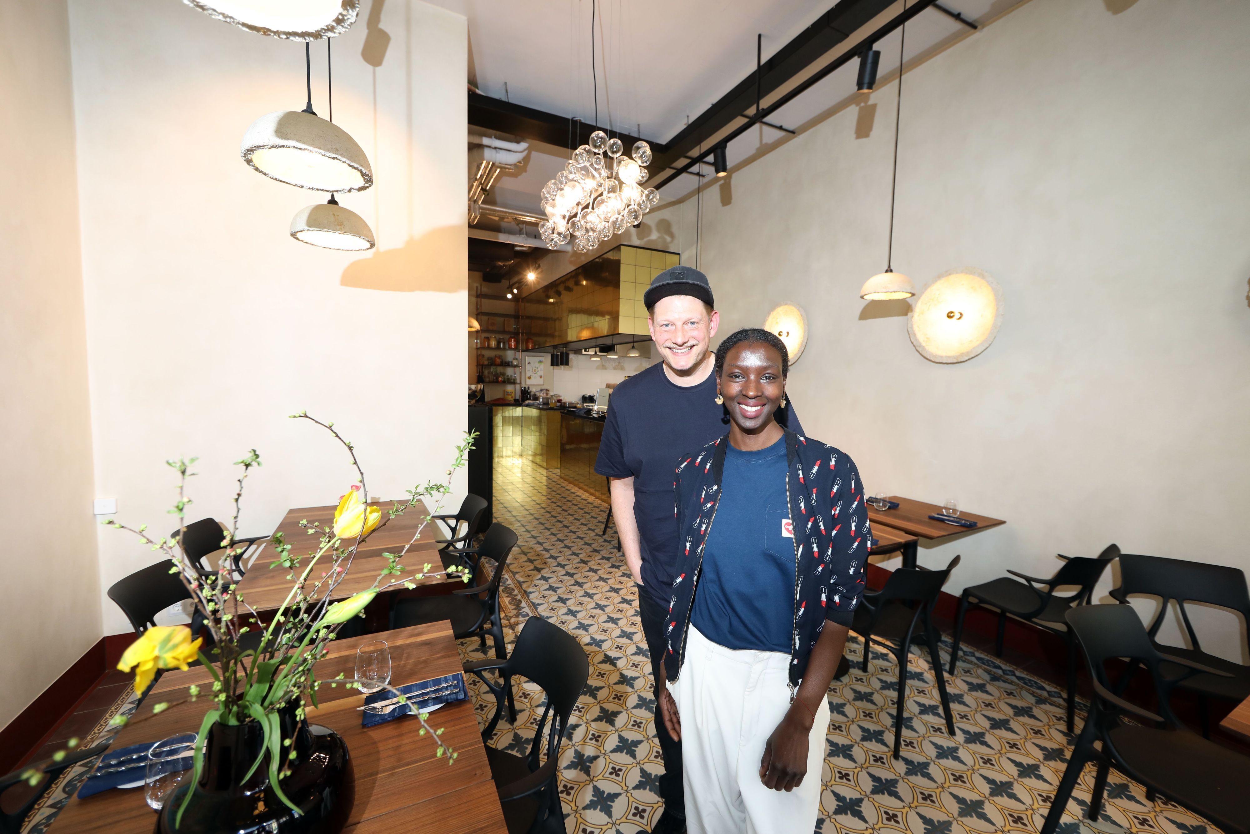 Tom Mackenroth und Kaddy Saidykhan sind die Gastgeber im „Vunky“.