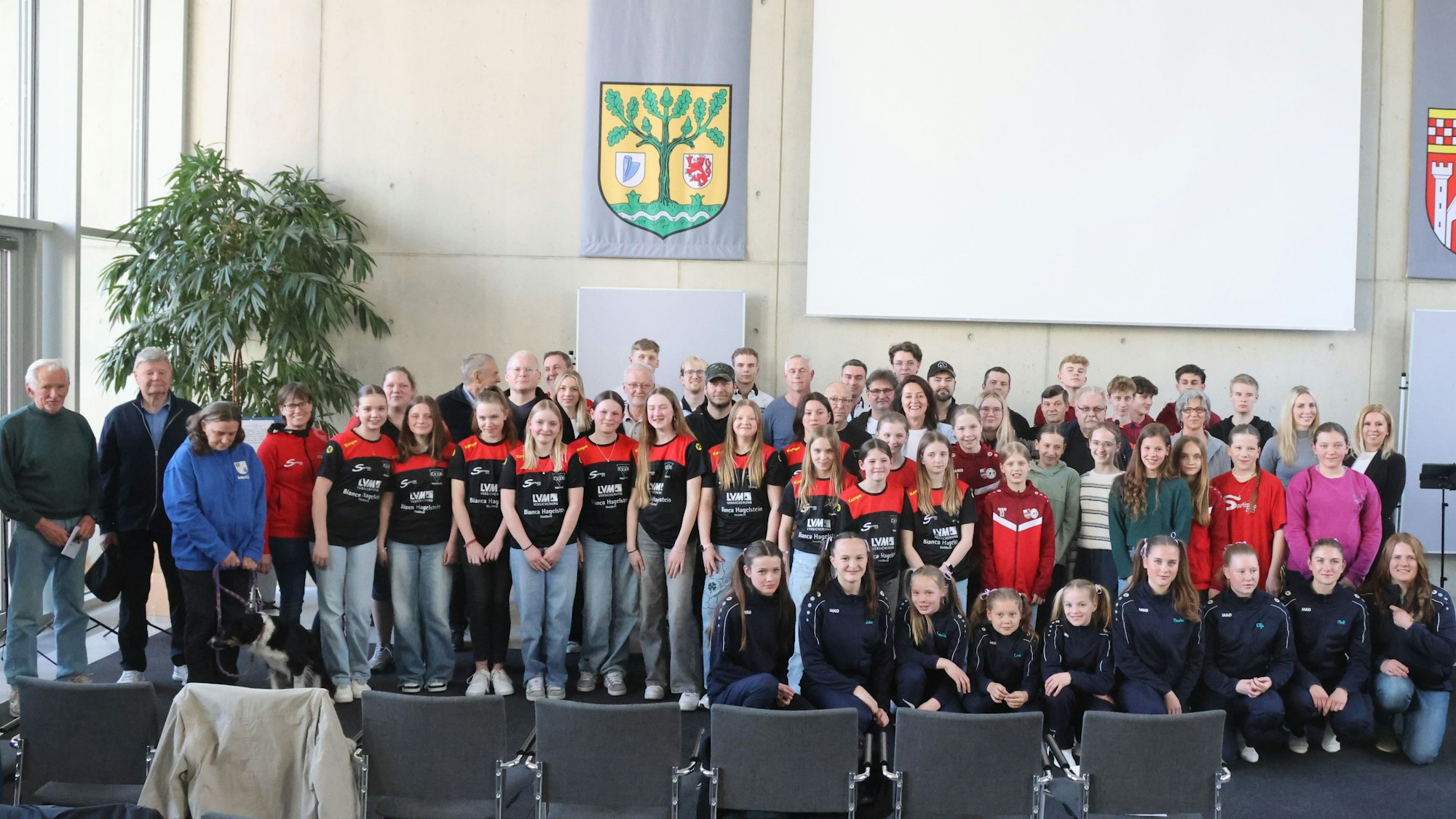 Ein Gruppenfoto der ausgezeichneten Sportler aus Waldbröl.