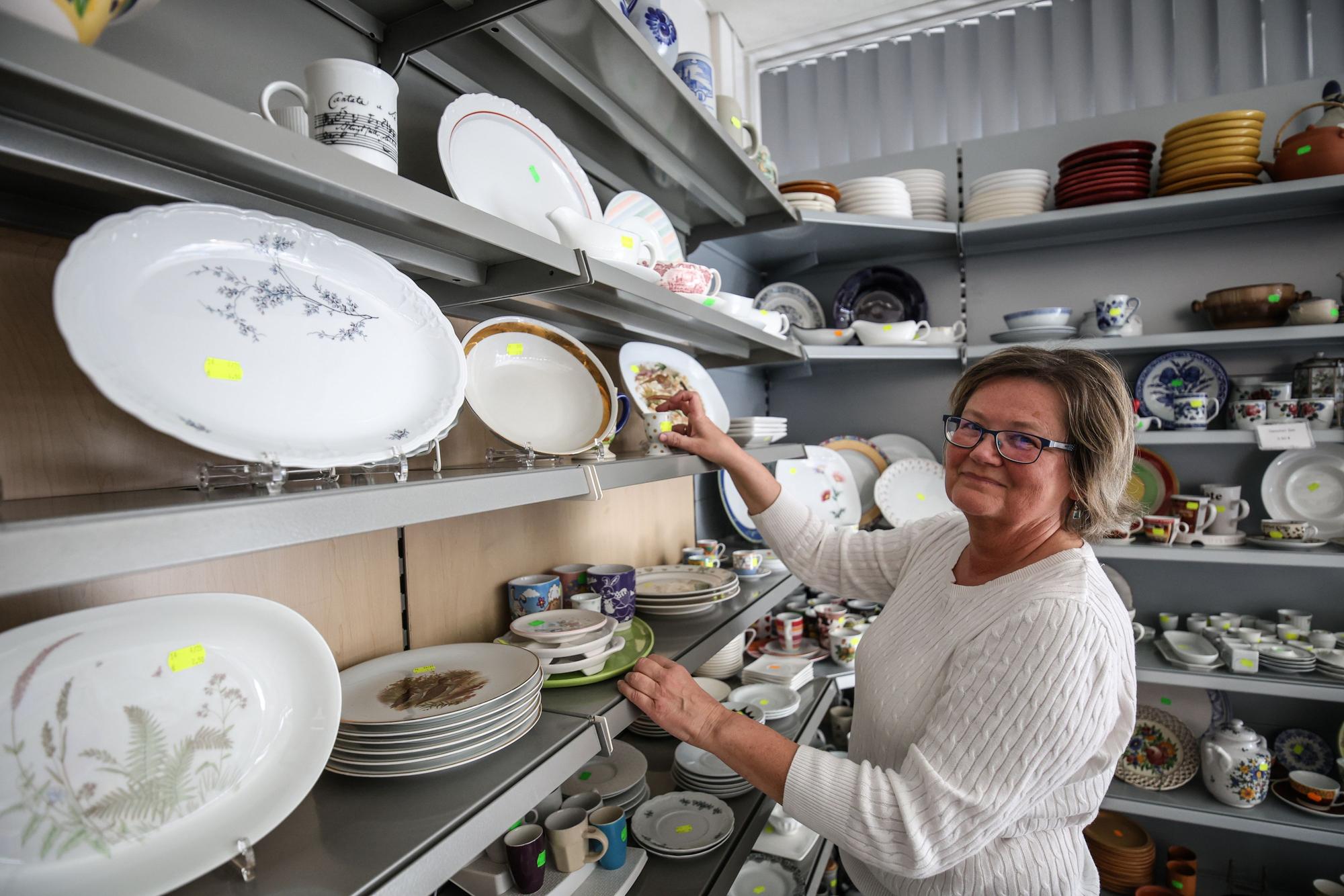Doris Kurka ist einer der mitarbeitenden des Sozialkaufhaus. Sie fühlt sich deutlich sicherer als zuvor.