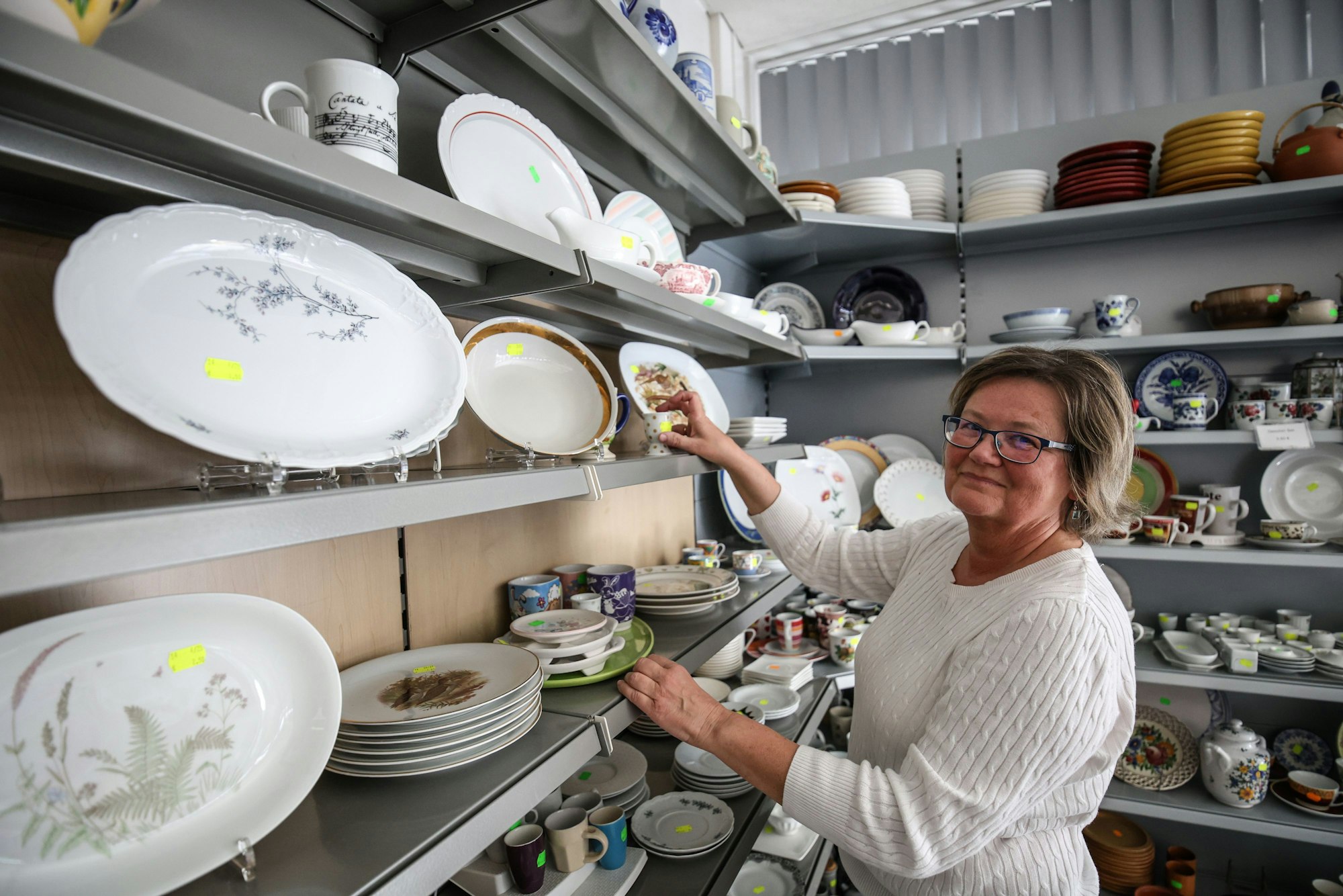 Doris Kurka ist einer der mitarbeitenden des Sozialkaufhaus. Sie fühlt sich deutlich sicherer als zuvor.