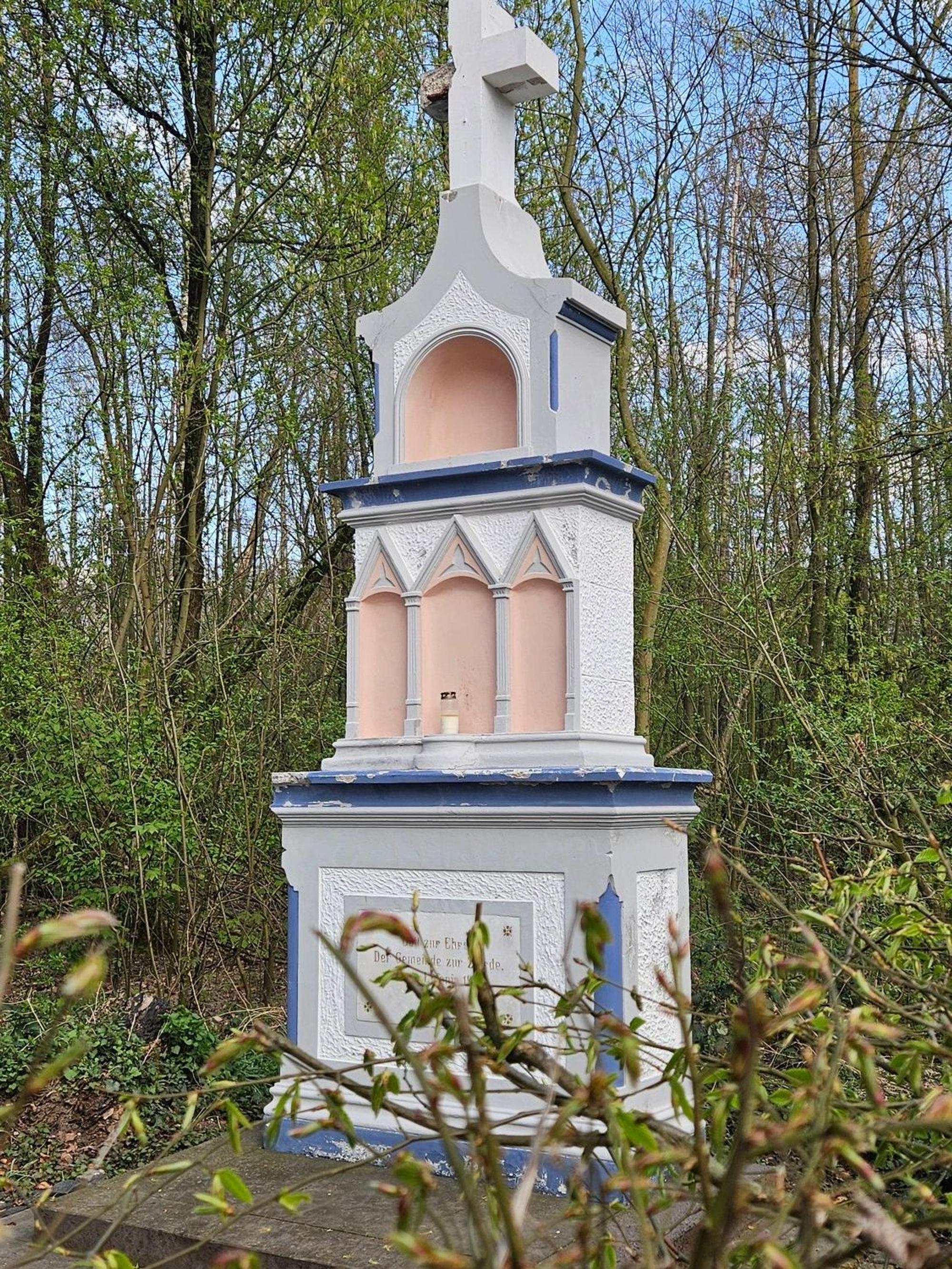 Das Bild zeigt ein Denkmal.