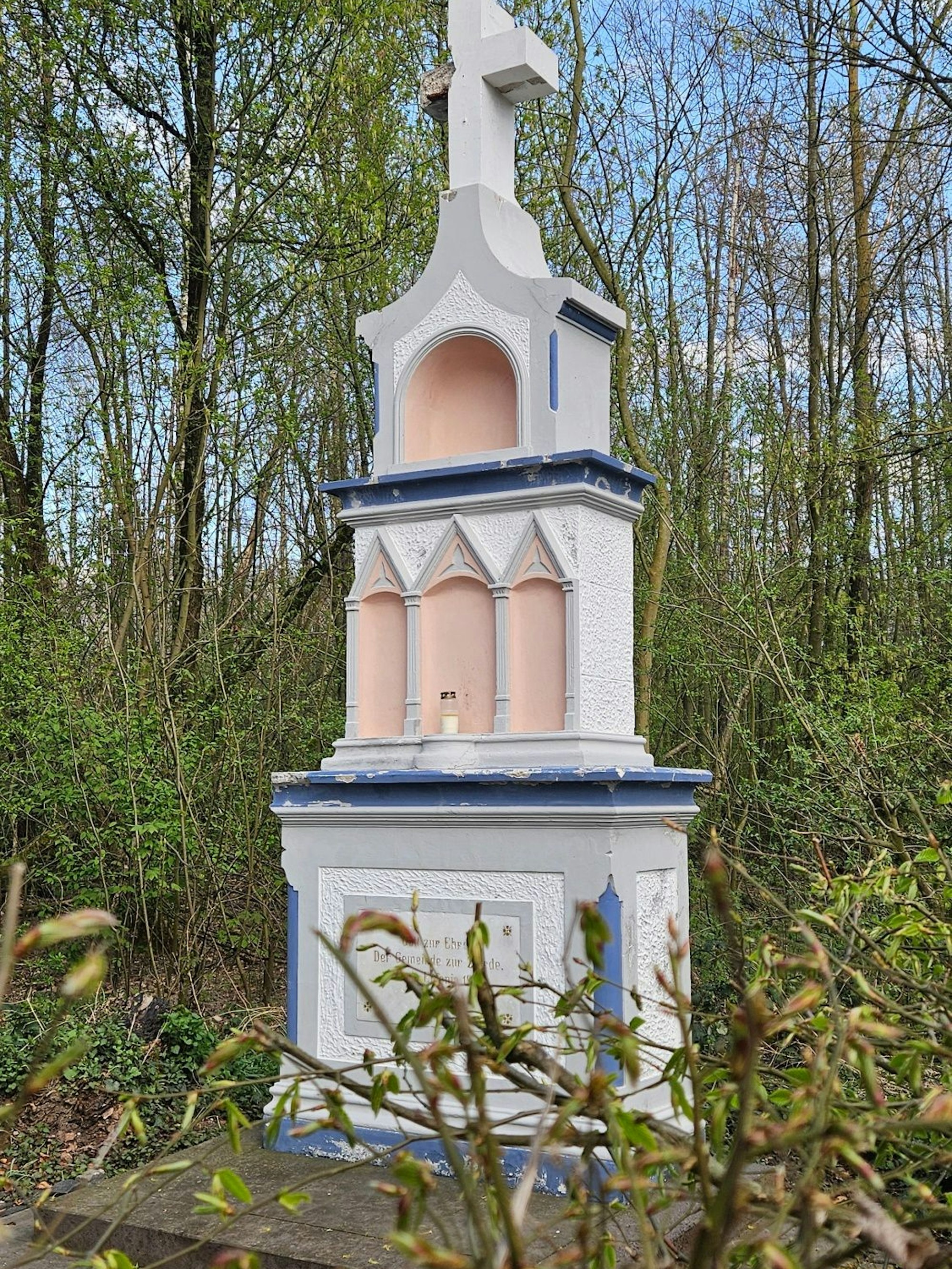 Das Bild zeigt ein Denkmal.