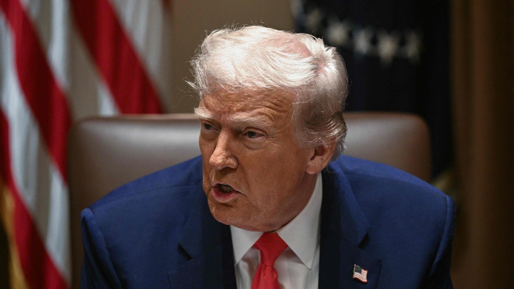 Donald Trump gibt sich zufrieden: 75 Länder seien bereit, mit den USA zu verhandeln, gab er an.