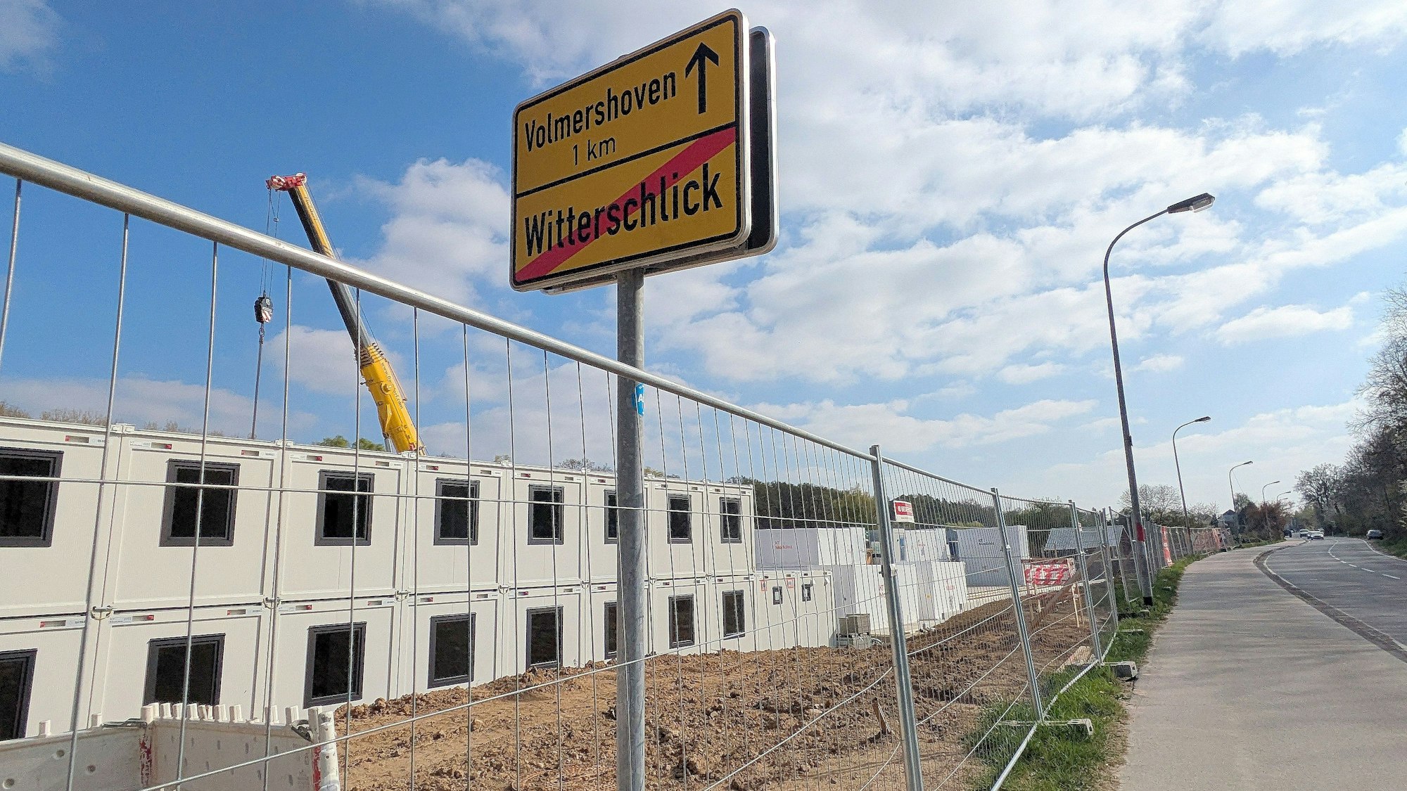 Blick auf den Containerbau zwischen Witterschlick und Volmershoven-Heidgen.