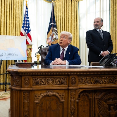 Trump Signs a Series of Executive Orders in the Oval Office United States President Donald Trump, flanked by Peter Navarro, Senior Counselor to the President for Trade and Manufacturing, and US Secretary of Commerce Howard Lutnick signs executive orders in the Oval Office at the White House Feb. 13, 2025. Francis Chung/POLITICO Credit: Francis Chung / Pool via CNP/AdMedia Washington District of Columbia United States of America EDITORIAL USE ONLY PUBLICATIONxNOTxINxUKxAUS Copyright: xx 2025-0213-WH-francis-3-1-5229100 CNP/AdMediax admphotostwo917969