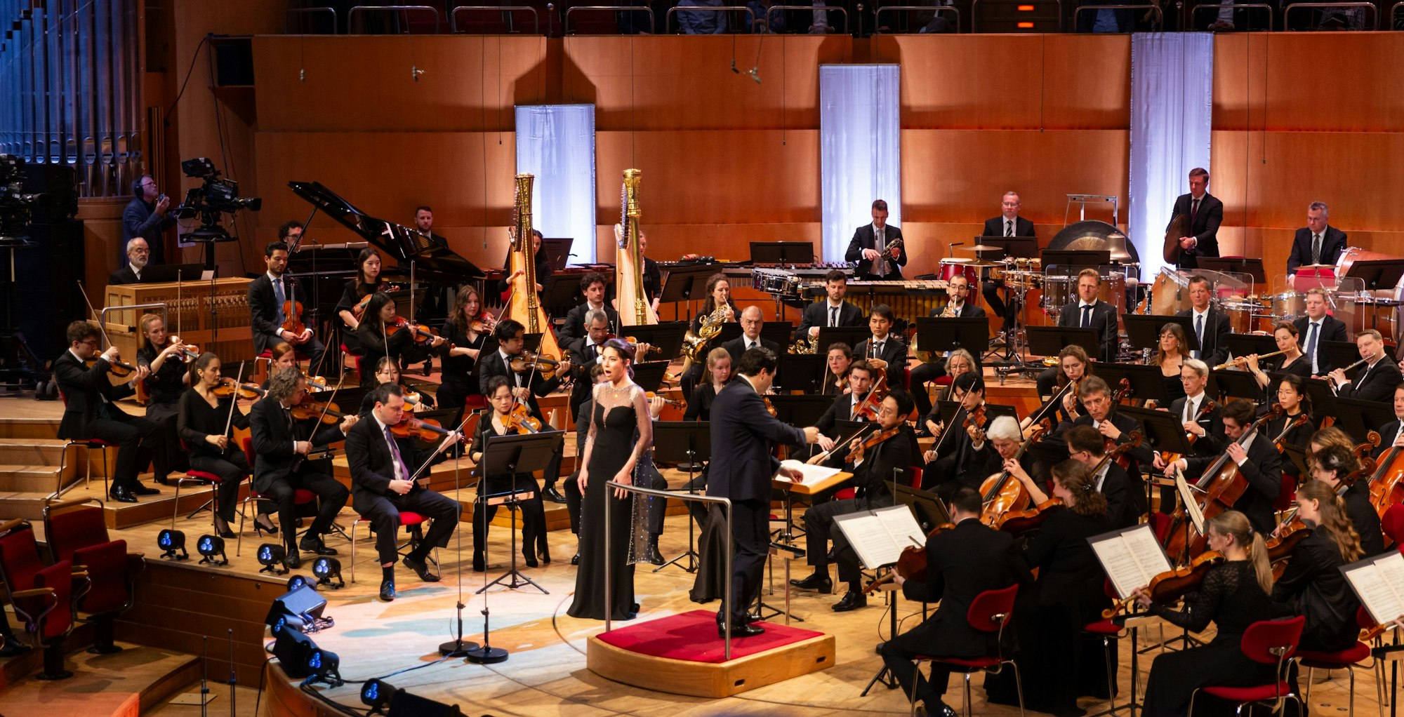 Das Benefizkonzert des Bundespräsidenten mit dem WDR-Sinfonieorchester und Sopranistin Hanna-Elisabeth Müller in der Kölner Philharmonie.