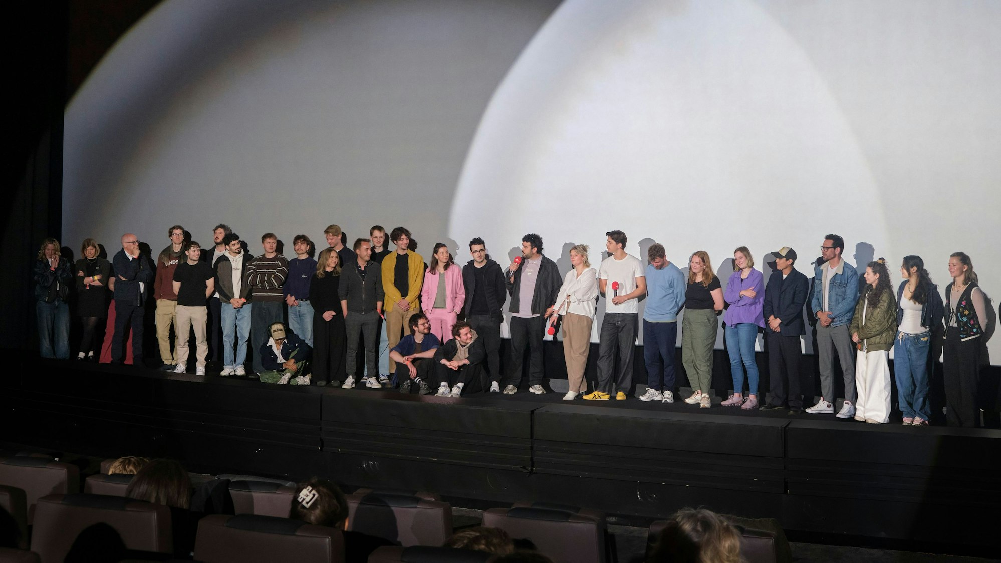 Team des Films „Sandmann“ auf der Bühne im Cinedom.