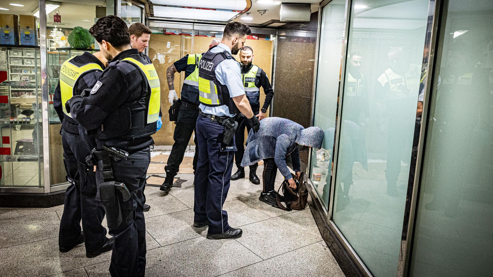 Auch in der unterirdischen Anlage der KVB-Station Appellhofplatz finden sich viele Ecken, die zum Drogenkonsum genutzt werden.